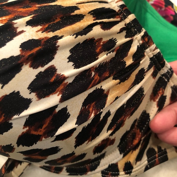 Exposure shot of all my VS bikini bombshells 34D and matching bottoms - Picture 9 of 16